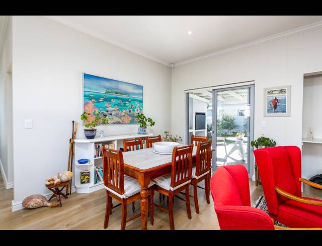 4 BEDROOM FREESTANDING TO LET IN SUNNINGDALE